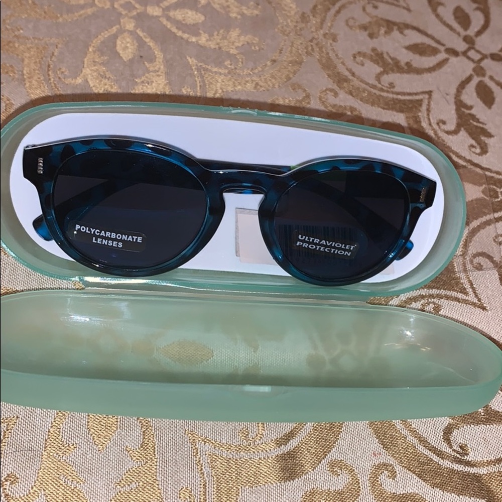 😎🆕 Green Tortoise Shell Sunnies+Case - Picture 1 of 3